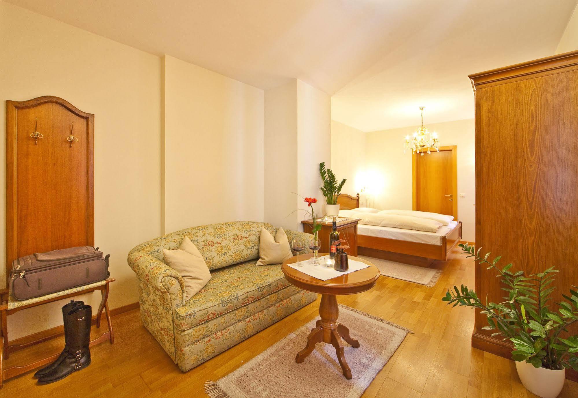 Hotel Tyrol Ora / Auer Ngoại thất bức ảnh